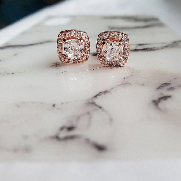 New Fashion Rose Gold Stud Earrings - Picture 5 of 7